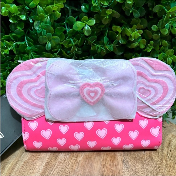 Loungefly NWT Disney Mickey & Minnie
Mouse Heart Ears Set w /wallet - Picture 8 of 9